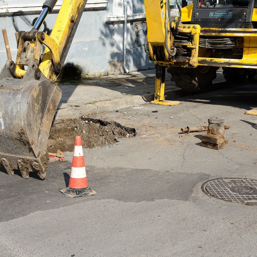 Por que tantas obras públicas travam antes de começar? Uma análise das licitações no Brasil